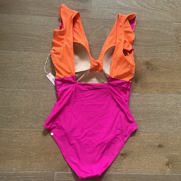 Colorblock Ruffle One-Piece Swimsuit - Picture 4 of 9